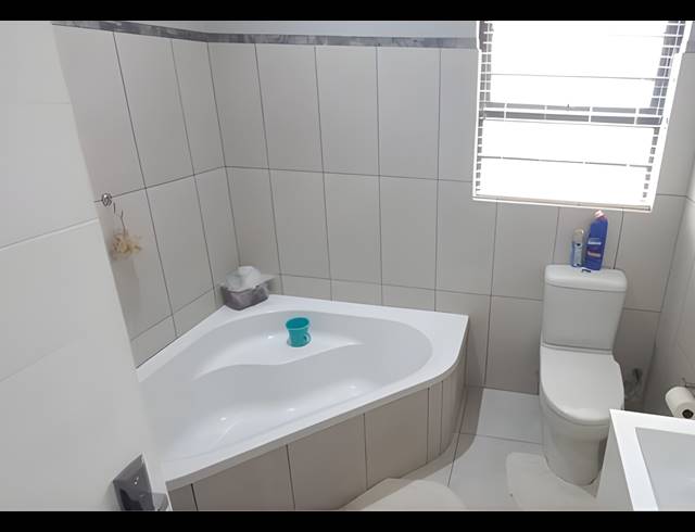 3 bed property for sale in ADMIRALS PARK